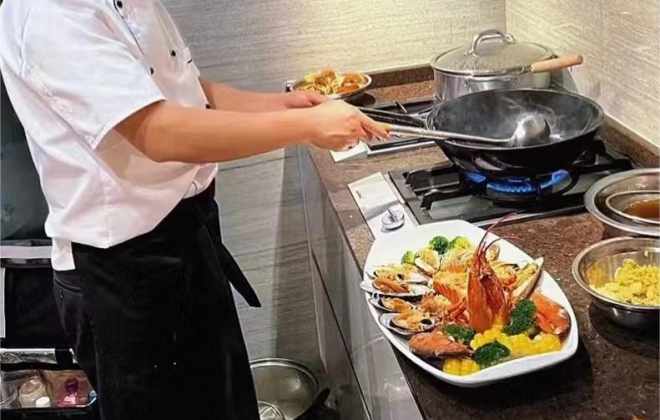 上門(mén)做飯火了，本地生活嗅到新商機(jī)