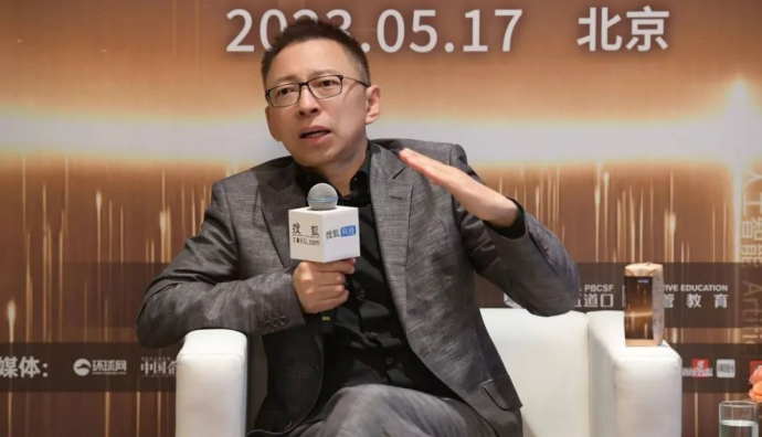 張朝陽稱互聯網仍是年輕人最大機會