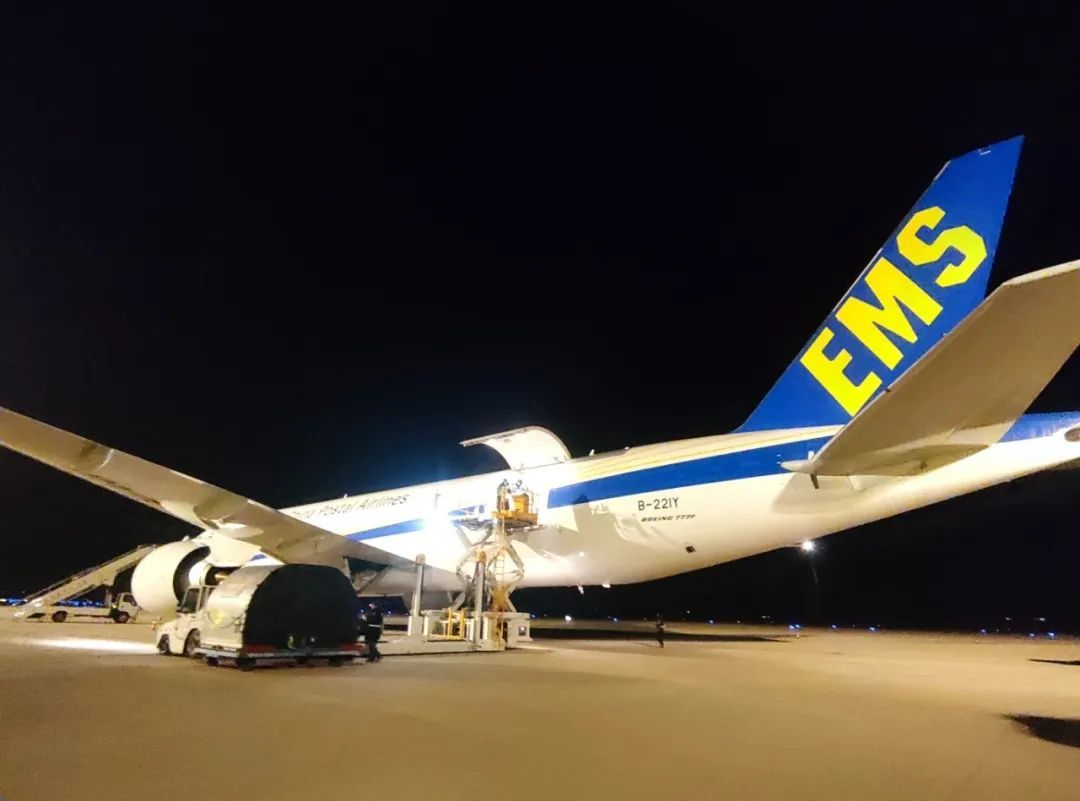 中國郵政B777F大型寬體貨機投入“蘭州—南京”極速鮮航線