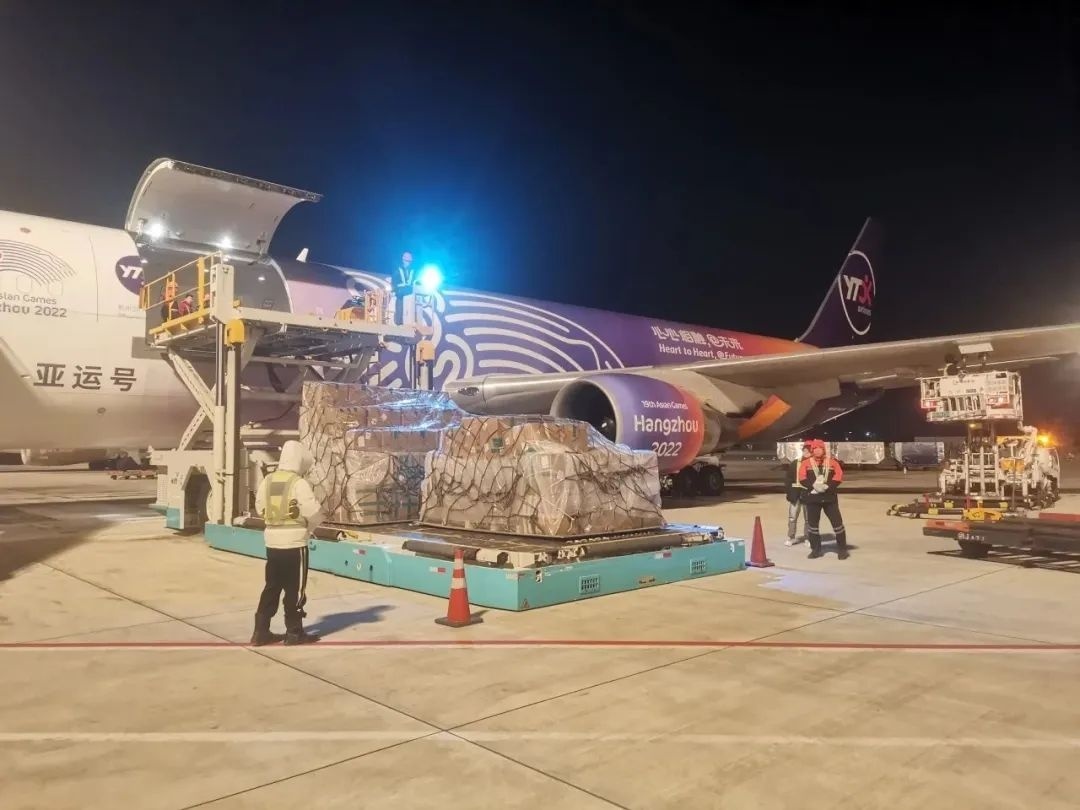 圓通航空ARJ21-700型客改貨飛機(jī)入駐杭州機(jī)場(chǎng)
